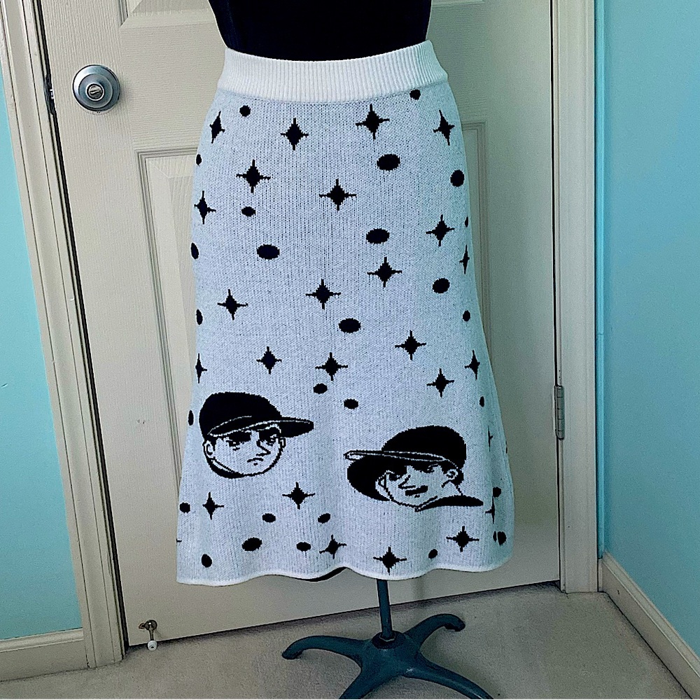 Knit A-Line Skirt White Jacquard Fun Black star and Faces Good